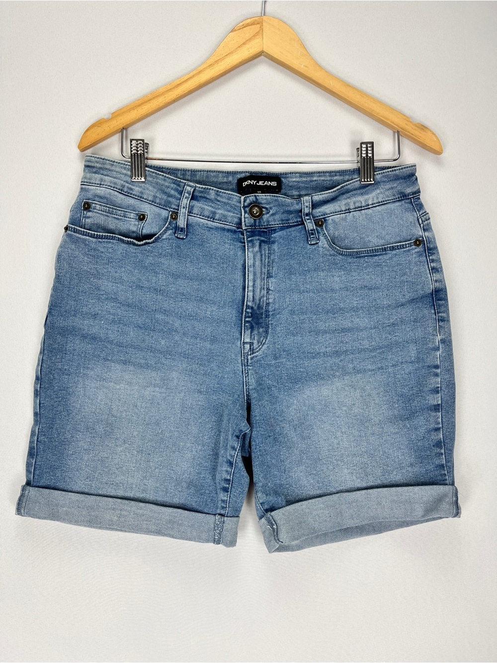 DKNY Jeans Shorts Women’s Size 10 Medium Length 7” Cuffed Light Wash Cotton